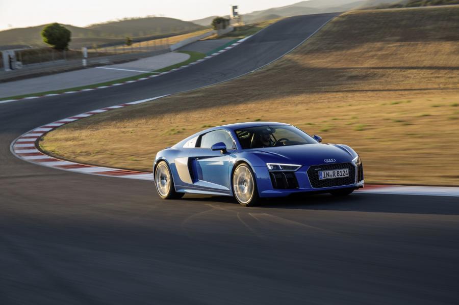  Audi R8 V10 2015 года  (WW) (фото 1 из 21)